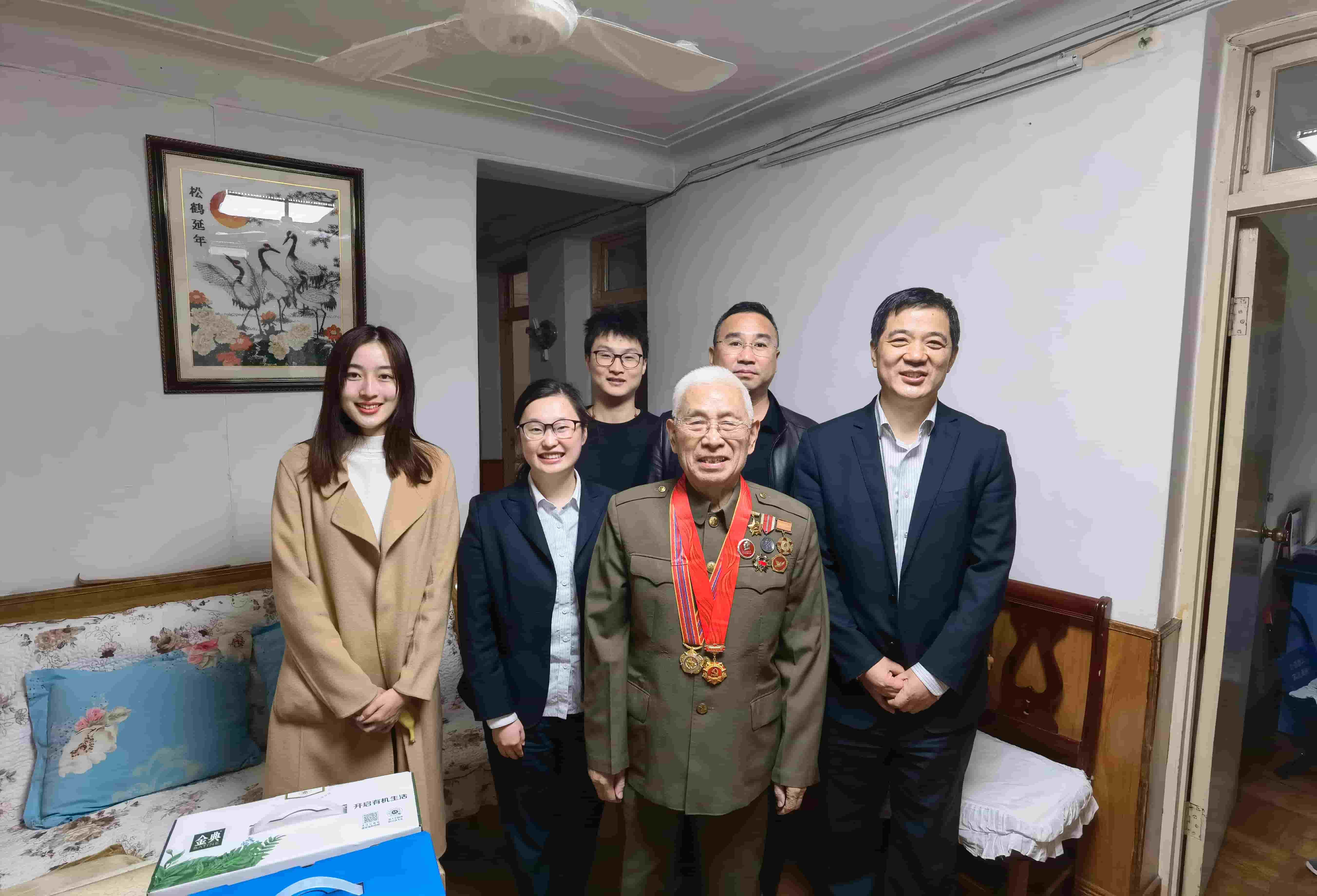 freecompress-2021年11月19日，火狐体育(中国)官方在线联合合肥市军队离退休干部第四干休所党支部，看展“忆党史、悟初心、担使命”主题活动